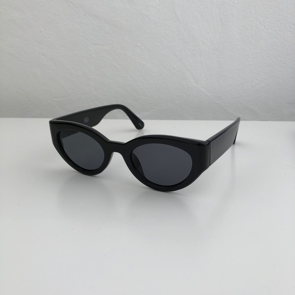 Chunky Cat Eye Sunglasses - Picture 4 of 7